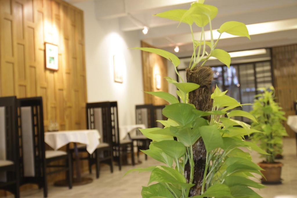 Baan Dinso Hostel@Ratchadamnoen Bangkok Bagian luar foto