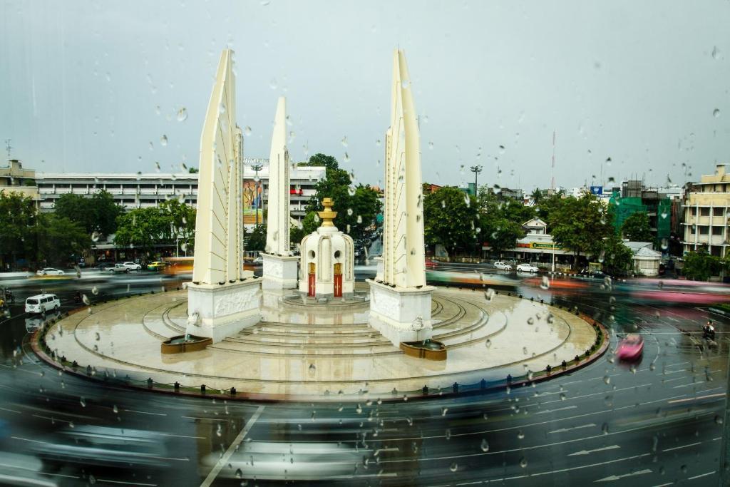 Baan Dinso Hostel@Ratchadamnoen Bangkok Bagian luar foto