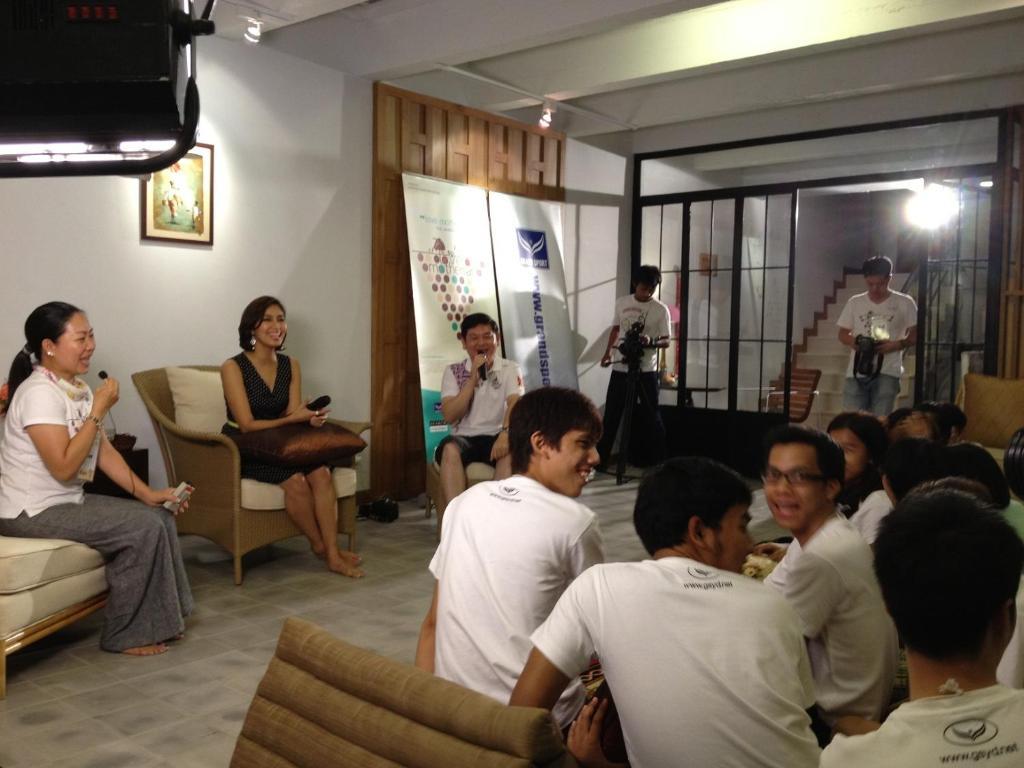 Baan Dinso Hostel@Ratchadamnoen Bangkok Bagian luar foto