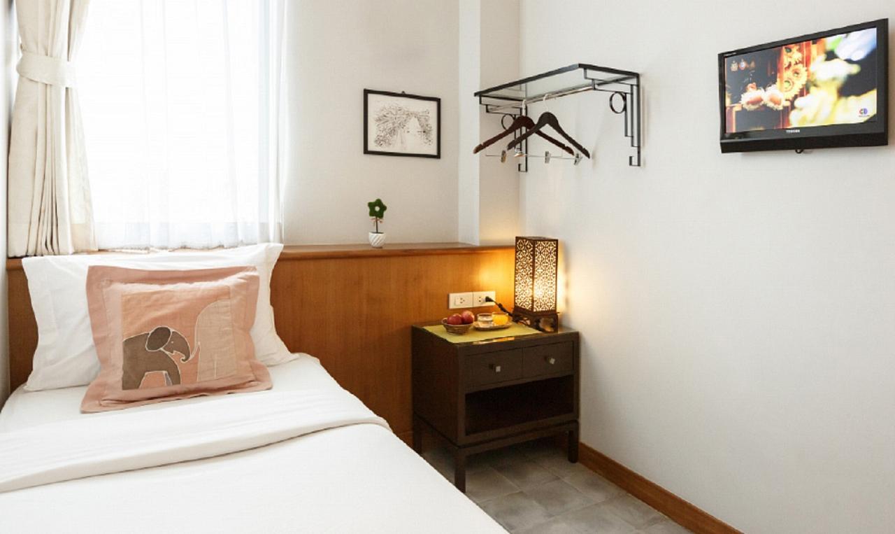 Baan Dinso Hostel@Ratchadamnoen Bangkok Bagian luar foto