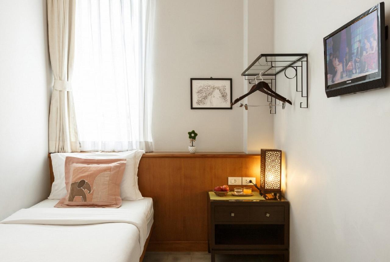Baan Dinso Hostel@Ratchadamnoen Bangkok Bagian luar foto