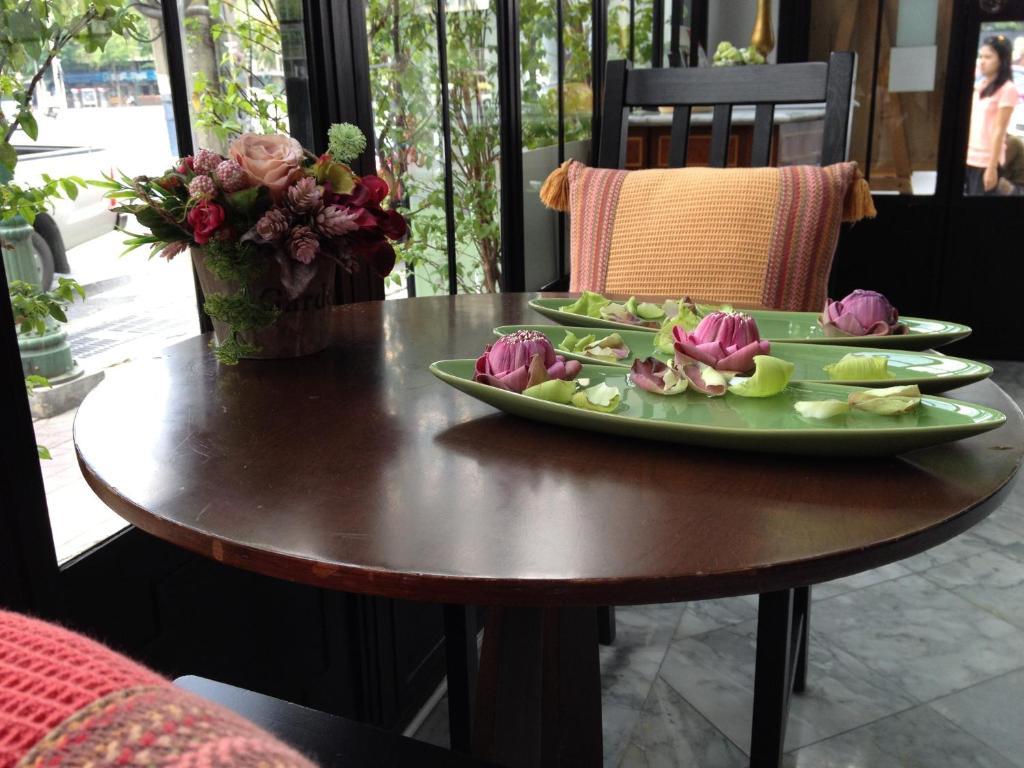 Baan Dinso Hostel@Ratchadamnoen Bangkok Bagian luar foto