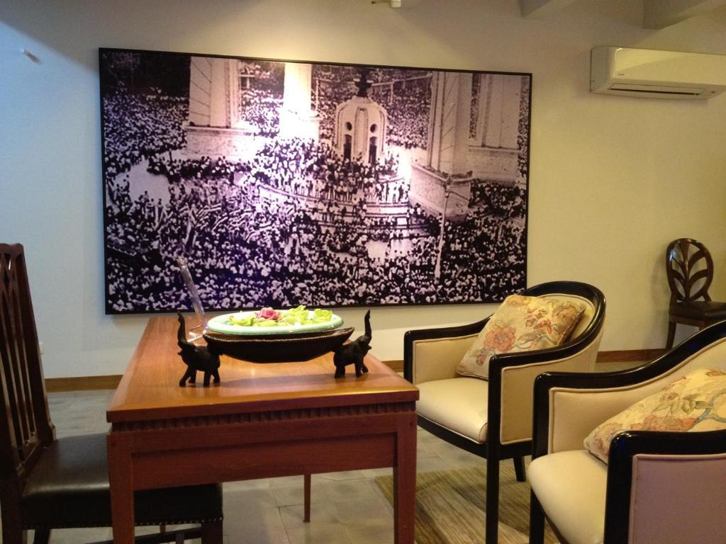 Baan Dinso Hostel@Ratchadamnoen Bangkok Bagian luar foto