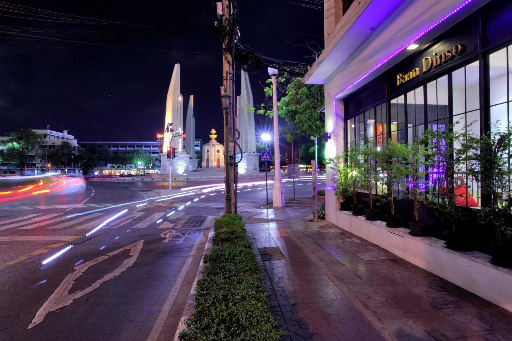 Baan Dinso Hostel@Ratchadamnoen Bangkok Bagian luar foto